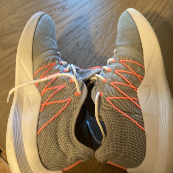 Nike  Women's Size 9 - Picture 4 of 9